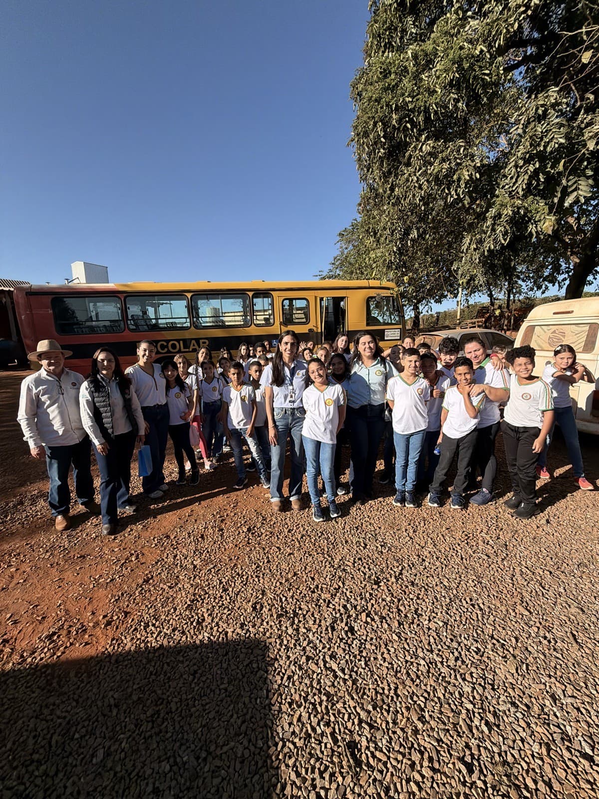 Turma de alunos em visita à Fazenda São Bartolomeu